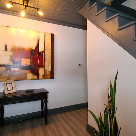 La Petite Auberge Sur Queen 로돈 외부 사진